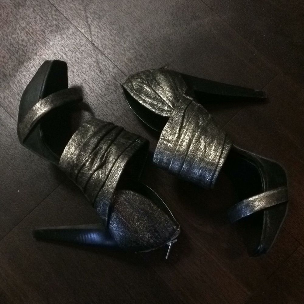 Jessica Simpson Metallic Heels